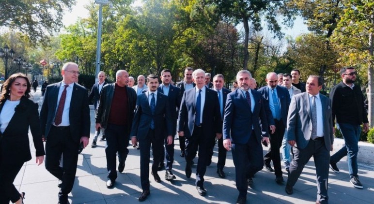 ABB Başkanı Mansur Yavaş, Kızılay'daki esnafla buluştu