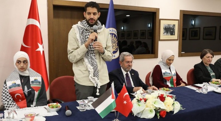 Ankara Üniversitesi Rektörü Ünüvar, üniversitedeki Filistinli öğrencilerle buluştu