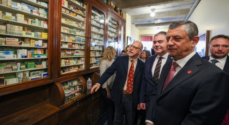 Özgür Özel, Ankara'da Eczacılık Tarihi ve Güzel Sanatları Müzesi'nin açılışına katıldı