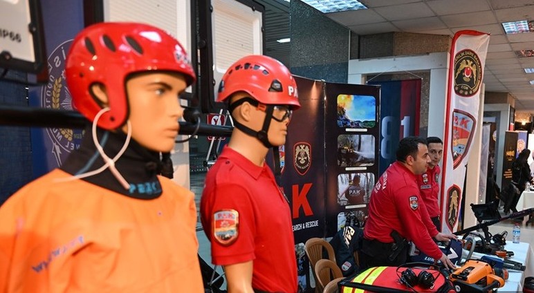 Kızılay Metrosu'nda 'Tarihi Polis Kıyafetleri Sergisi' açıldı - Resim : 2