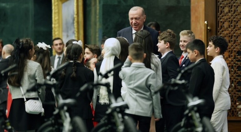 Cumhurbaşkanı Erdoğan, 23 Nisan dolayısıyla çocuklarla buluştu - Resim : 2