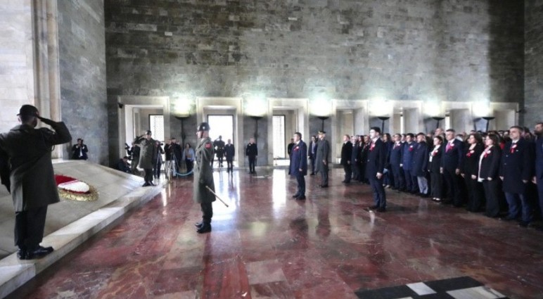 Bakan Tekin ve 81 ilden gelen öğretmenlerden Anıtkabir'e ziyaret!