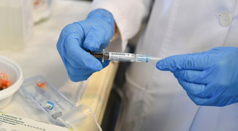 ABB, 16 ayda 5 bin &uuml;cretsiz doz HPV aşısı uyguladı - Resim : 2