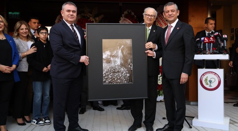 Özgür Özel, Ankara'da Eczacılık Tarihi ve Güzel Sanatları Müzesi'nin açılışına katıldı - Resim : 2