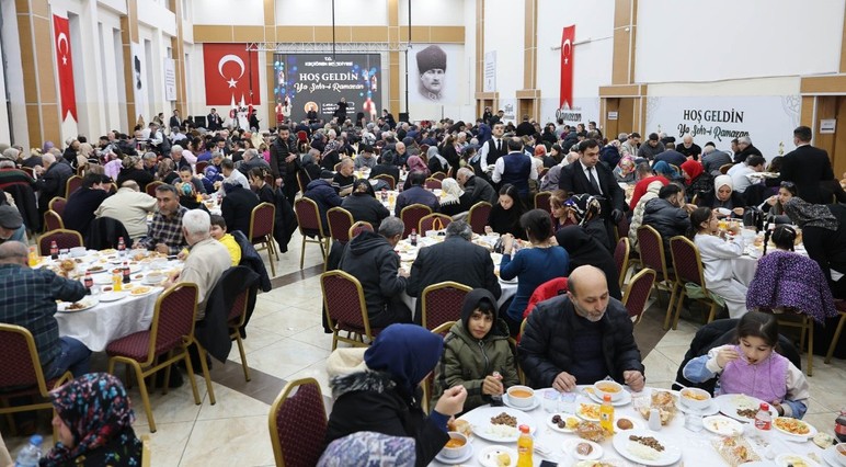 Başkan Özarslan iftarda 4 ilin vatandaşlarıyla bir araya geldi