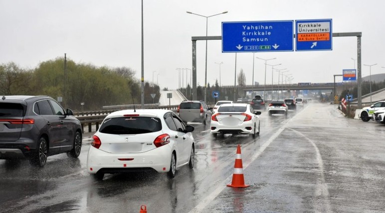 43 ilin geçiş noktası "Kilit Kavşak"ta bayram yoğunluğu başladı! - Resim : 2