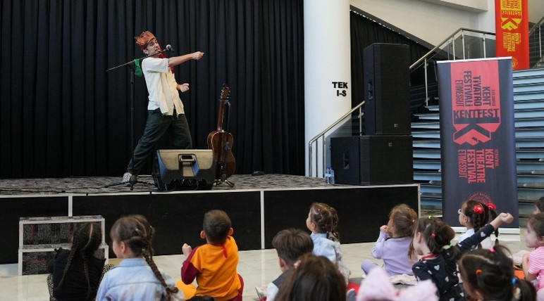 Etimesgut Belediyesi'nin düzenlediği Tiyatro Festivali 14 Ekim'e kadar sürecek - Resim : 2