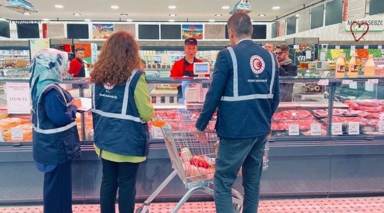 Ankara’da ekiplerden market ile restoranlara etiket ve fiyat denetimi