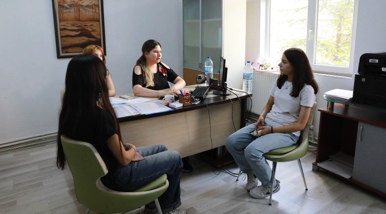Keçiören Belediyesi üniversite adaylarına hafta içi her gün danışmanlık hizmeti veriyor