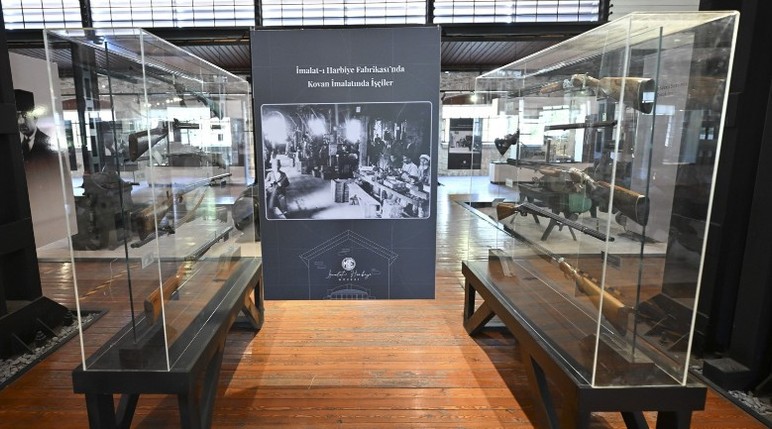 Ankara'da Cumhuriyetin 102. yıl dönümü için hazırlanan fotoğraf sergisi açıldı! - Resim : 2