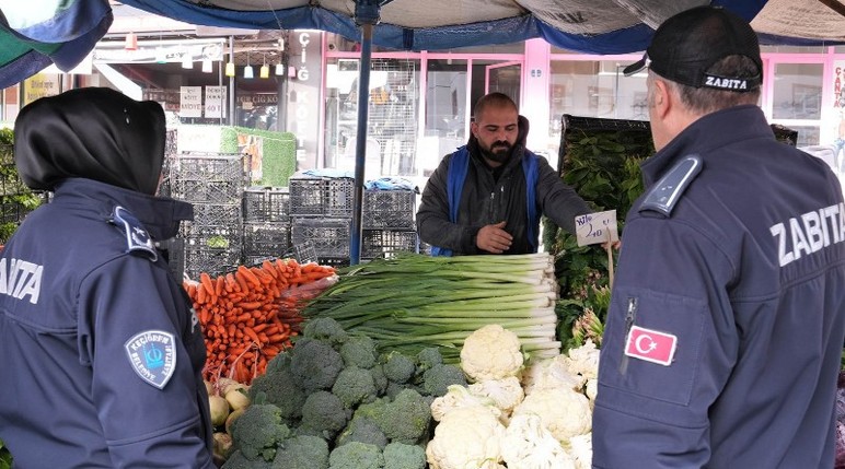 Keçiören zabıtası pazar esnafını denetledi - Resim : 2