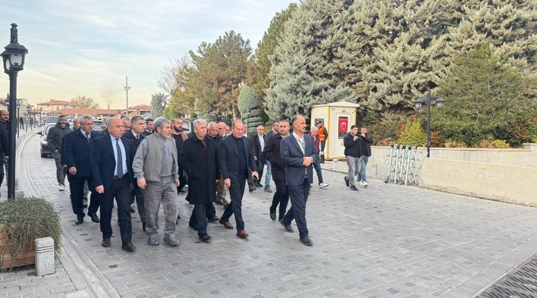 Mansur Yavaş, Hacı Bayram bölgesindeki esnafın sorunlarını dinledi - Resim : 2