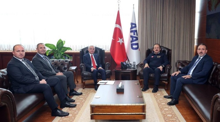 Kırklareli Belediye Başkanı ve Vali, başkentte ziyaretler gerçekleştirdi - Resim : 2