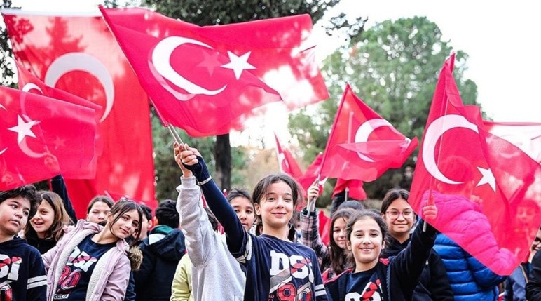Bakan Tekin ve Vali Şahin, Ankara'da bir okulu ziyaret etti