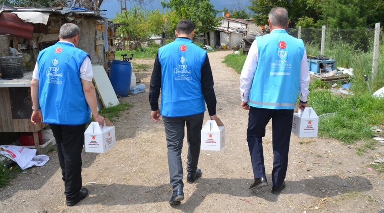 TDV Kahramankazan'da ihtiyaç sahiplerine kurban eti dağıttı