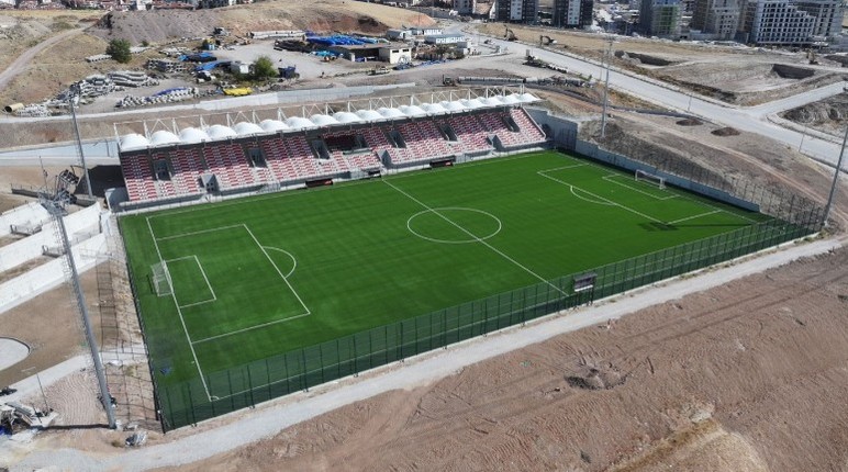 Sincan Belediye Başkanı Murat Ercan Sincan Spor Kompleksi'ni inceledi