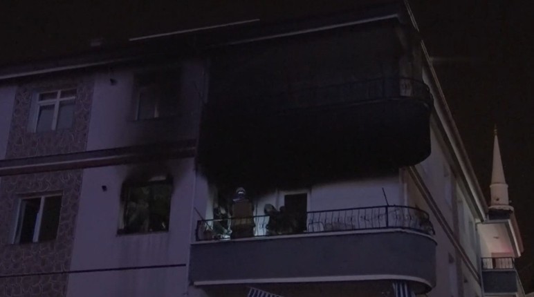 Mamak'ta 6  katlı binada çıkan yangın paniğe neden oldu