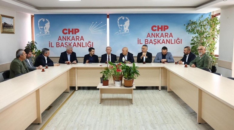 Mansur Yavaş, CHP Ankara İl Başkanlığını ziyaret etti