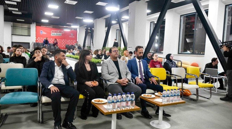 Zafer Genç Akademi'de 'Anavatan Rumeli'den Yeni Vatan Ankara'ya' Konferansı! - Resim : 2