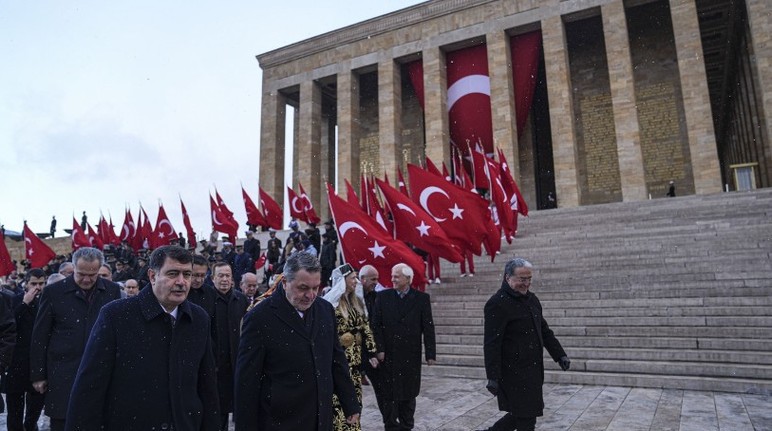 Vali Şahin, Atatürk'ün Ankara'ya gelişinin 106. yıl dönümünde Anıtkabir'i ziyaret etti