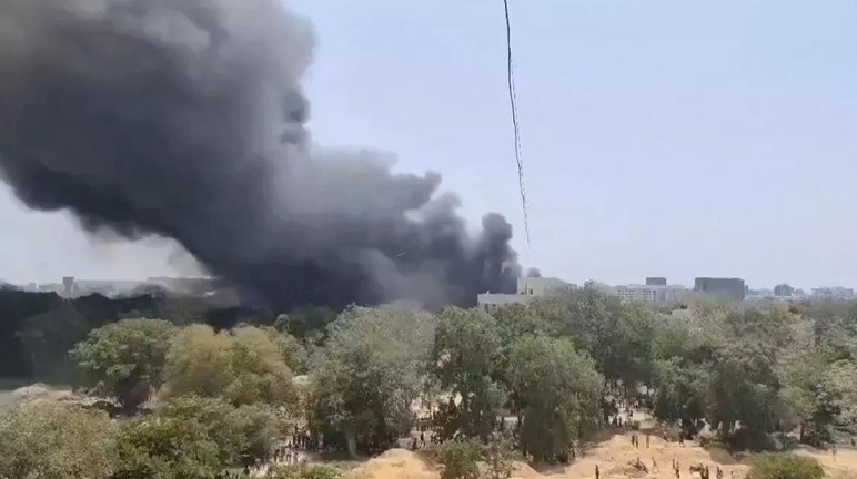 Hindistan'da yolcu uçağı kalkıştan 5 dakika sonra düştü