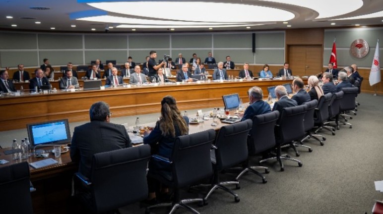 Bakan Yumaklı, Ankara'da düzenlenen Ulusal Su Kurulu toplantısında konuştu