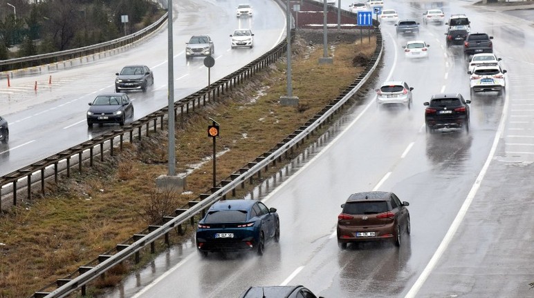 43 ilin geçiş noktası "Kilit Kavşak"ta bayram yoğunluğu başladı!