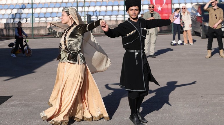 Başkan Özarslan, Yöresel Lezzetler Festivali'ne katıldı! - Resim : 2
