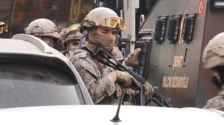 Çankaya'da kız arkadaşını görmek isteyen şahsın intihara kalkıştığı iddia edildi