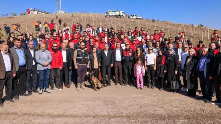 Keçiören'de 11 Kasım Milli Ağaçlandırma Günü'nde 300 çam fidanı dikildi