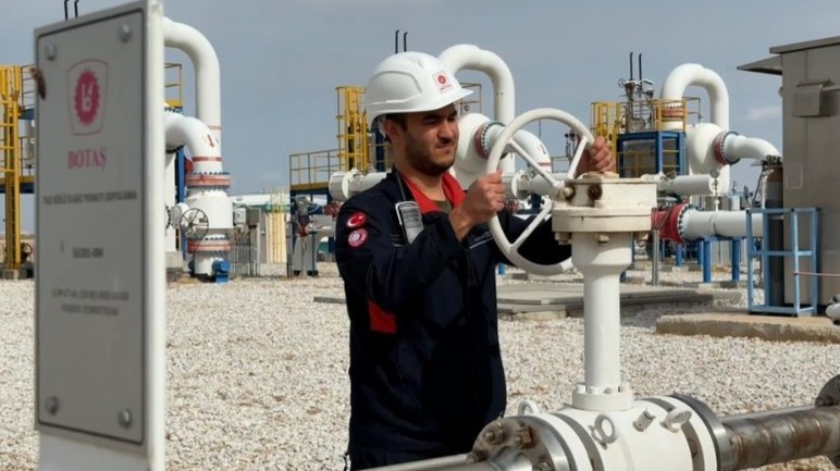 Bakan Bayraktar, doğal gaz depolarının yüzde 100 dolu olduğunu açıkladı