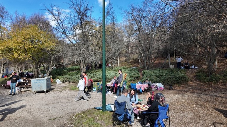 Başkentliler hafta sonu Çubuk Karagöl Tabiat Parkı'na akın etti - Resim : 2