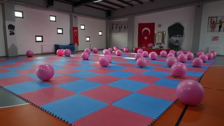 Keçiören'de Yasemin Adar Spor Salonu kadınların kullanımına açıldı! - Resim : 3