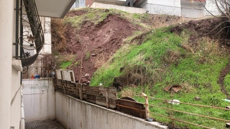 Mamak'ta vatandaşları tedirgin eden toprak kayması!