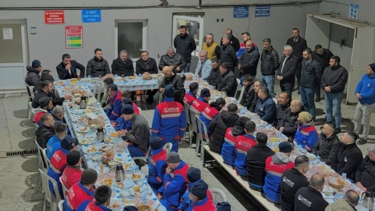 Başkan Ercan belediye personelleriyle sahur programında bir araya geldi