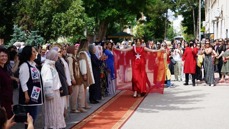Ankara Polatlı Halk Eğitim Merkezinden yıl sonu sergisi