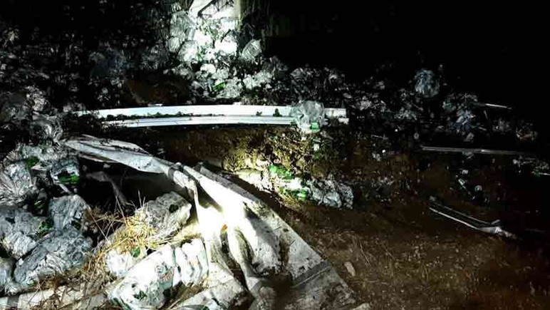 Ankara Beypazarı'ndan yola çıkan maden suyu yüklü TIR kaza yaptı - Resim : 2