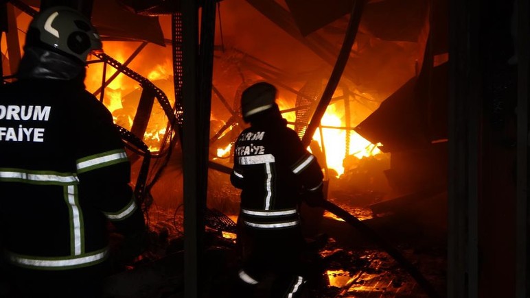 Çorum'da fabrika yangını: 2 saat içinde kontrol altına alındı