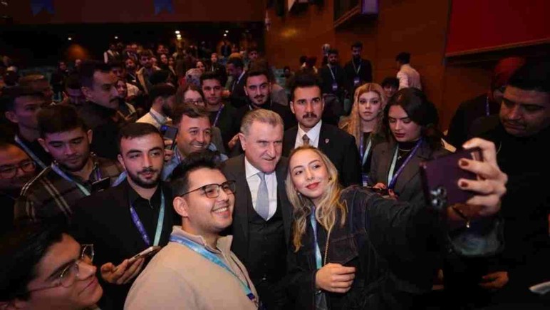 Üniversiteli öğrencilere 120 milyon liralık destek verilecek