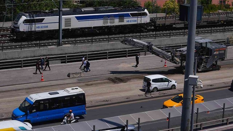 Sıhhiye Köprüsü'ndeki bakım ve onarım çalışmalarının akşam saatlerinde tamamlanması bekleniyor - Resim : 2