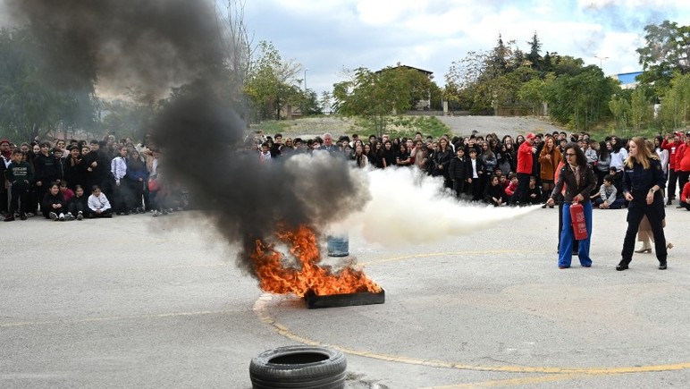 Afetlere karşı tüm okullarda tahliye tatbikatı uygulandı - Resim : 2