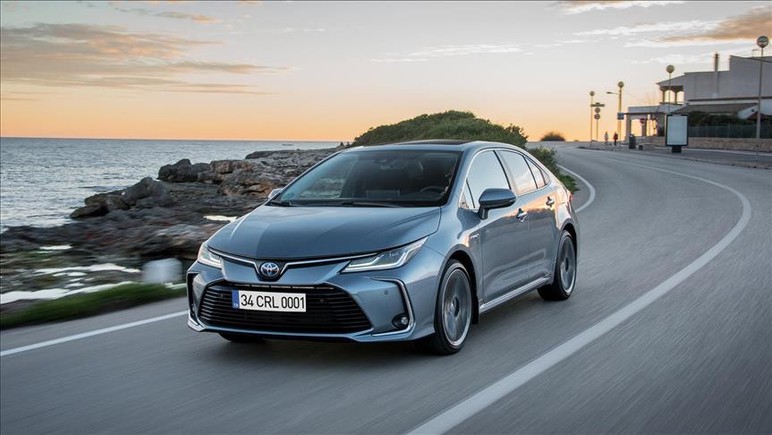 250 Bin TL indirimli Toyota Corolla Hybrid ayakları yerden kesiyor