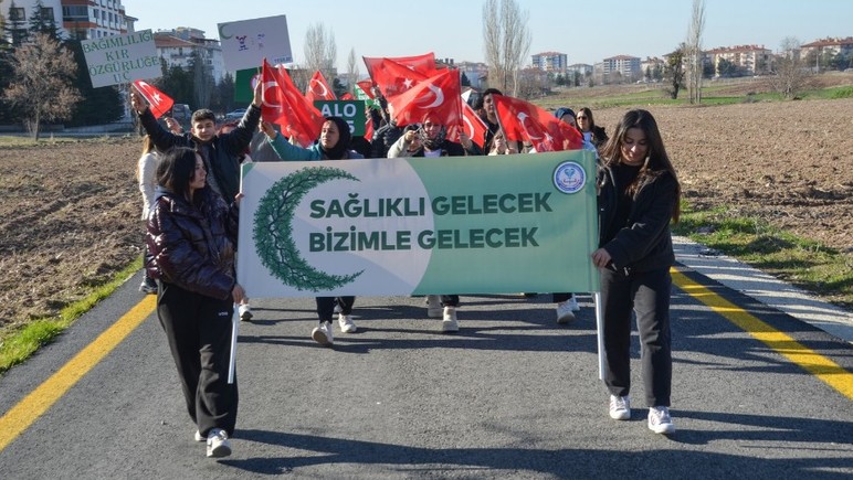 Kahramankazan'da 300 öğrenci bağımlılığa karşı farkındalık için yürüdü