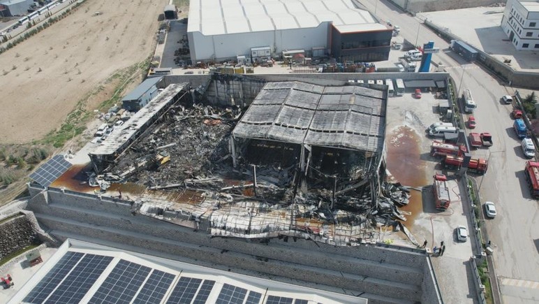Sincan'daki fabrika yangının hasarı gün ağarınca ortaya çıktı!