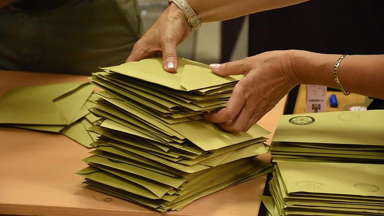 AK Parti, 7 Haziran’a yapılacak seçim için 5 belde belediye başkan adayını açıkladı