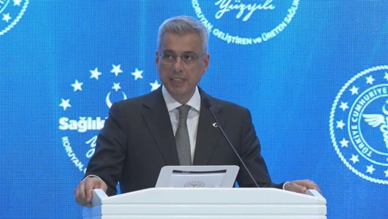 Bakan Memişoğlu: 'Hemşire ve ebelerimizin çalışma şartlarını iyileştirmek için adımlar atmaya devam edeceğiz'