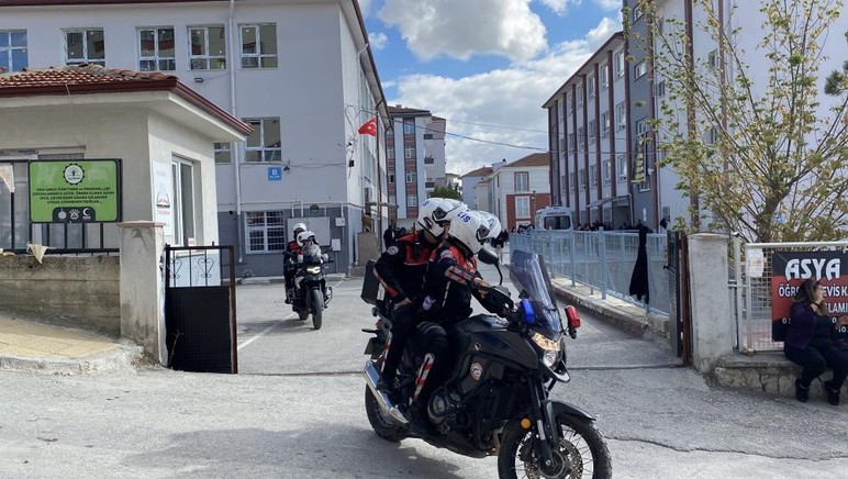 Çorum'da 30 öğrenci, yedikleri tavuk dönerden sonra zehirlenmesi şüphesiyle hastanelik oldu