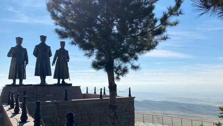 Atatürk Ankara'ya bu tepeden bakardı: Ankara'nın kahramanlık anıtı!