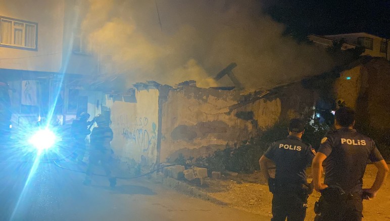 Ankara'da metruk binada korkutan yangın!