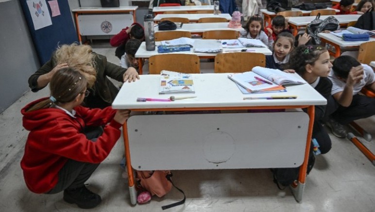 Afetlere karşı tüm okullarda tahliye tatbikatı uygulandı